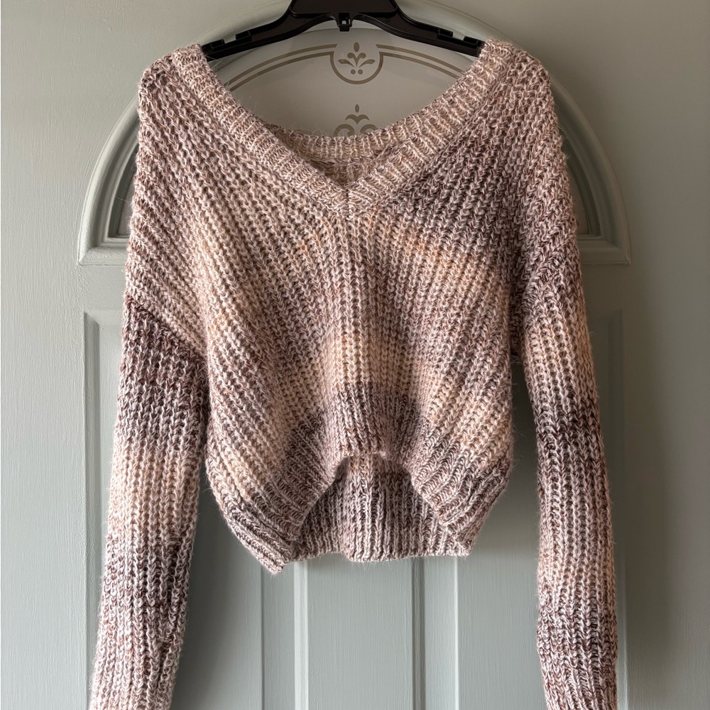 Vestique V-Neck Sweater in Cream and Brown